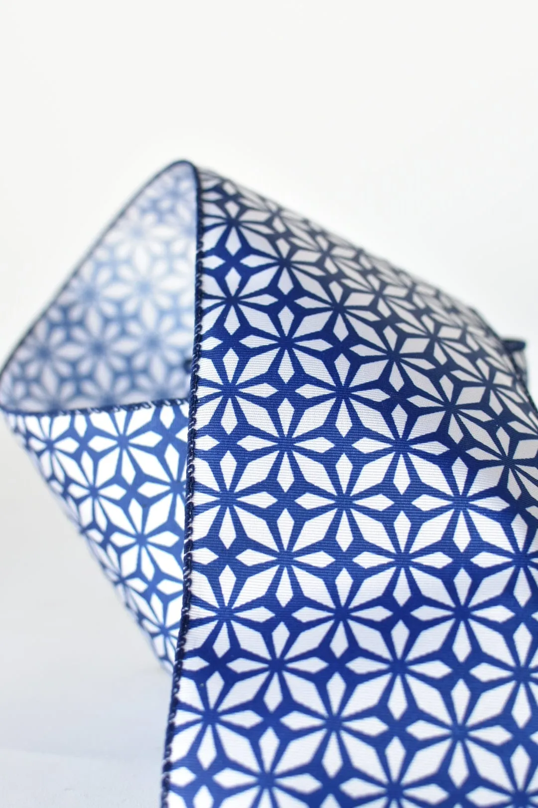 4" x 10yd Blue   White Geometric Pattern Wired Ribbon