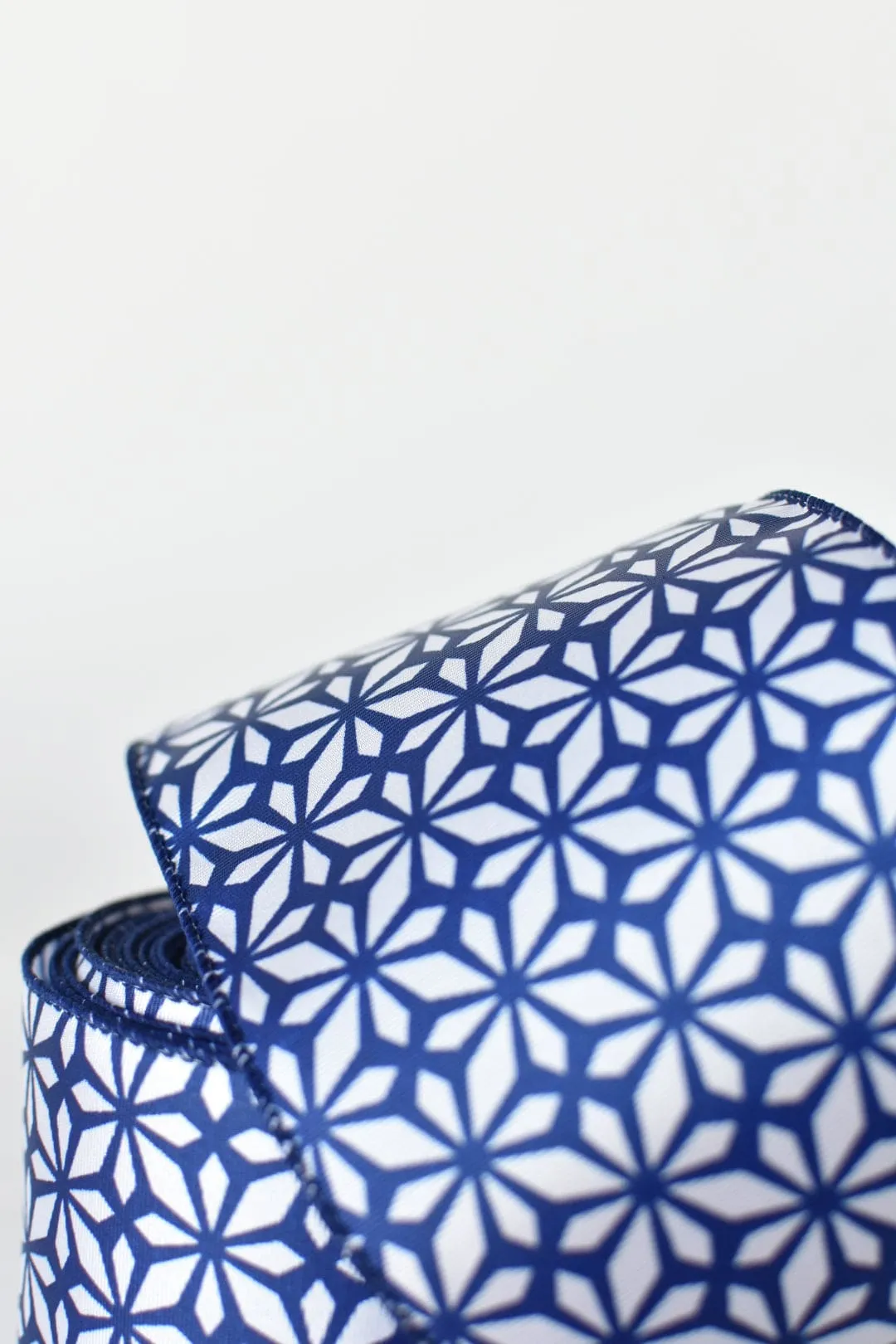 4" x 10yd Blue   White Geometric Pattern Wired Ribbon