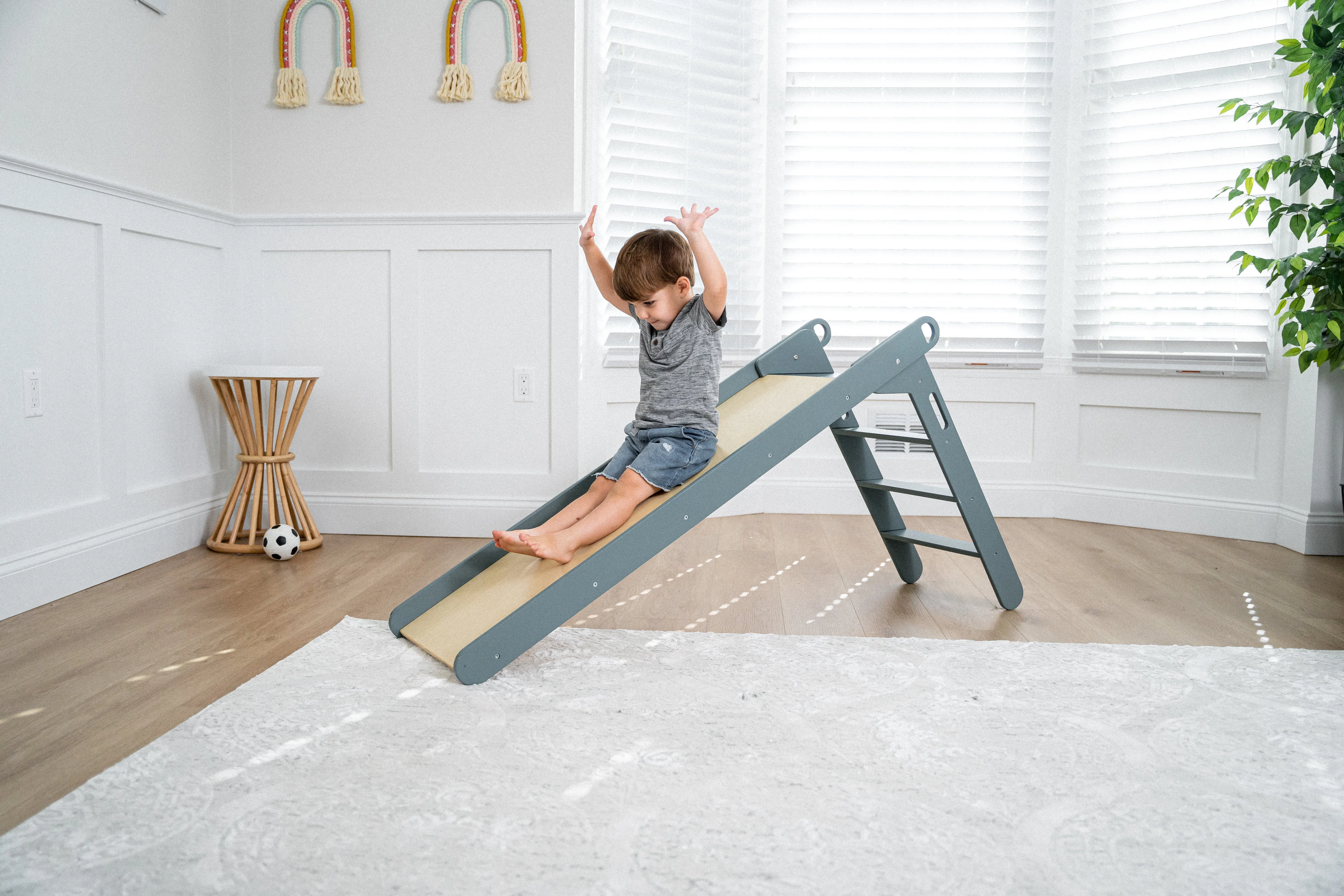 Avenlur Holland- Wooden Folding Slide