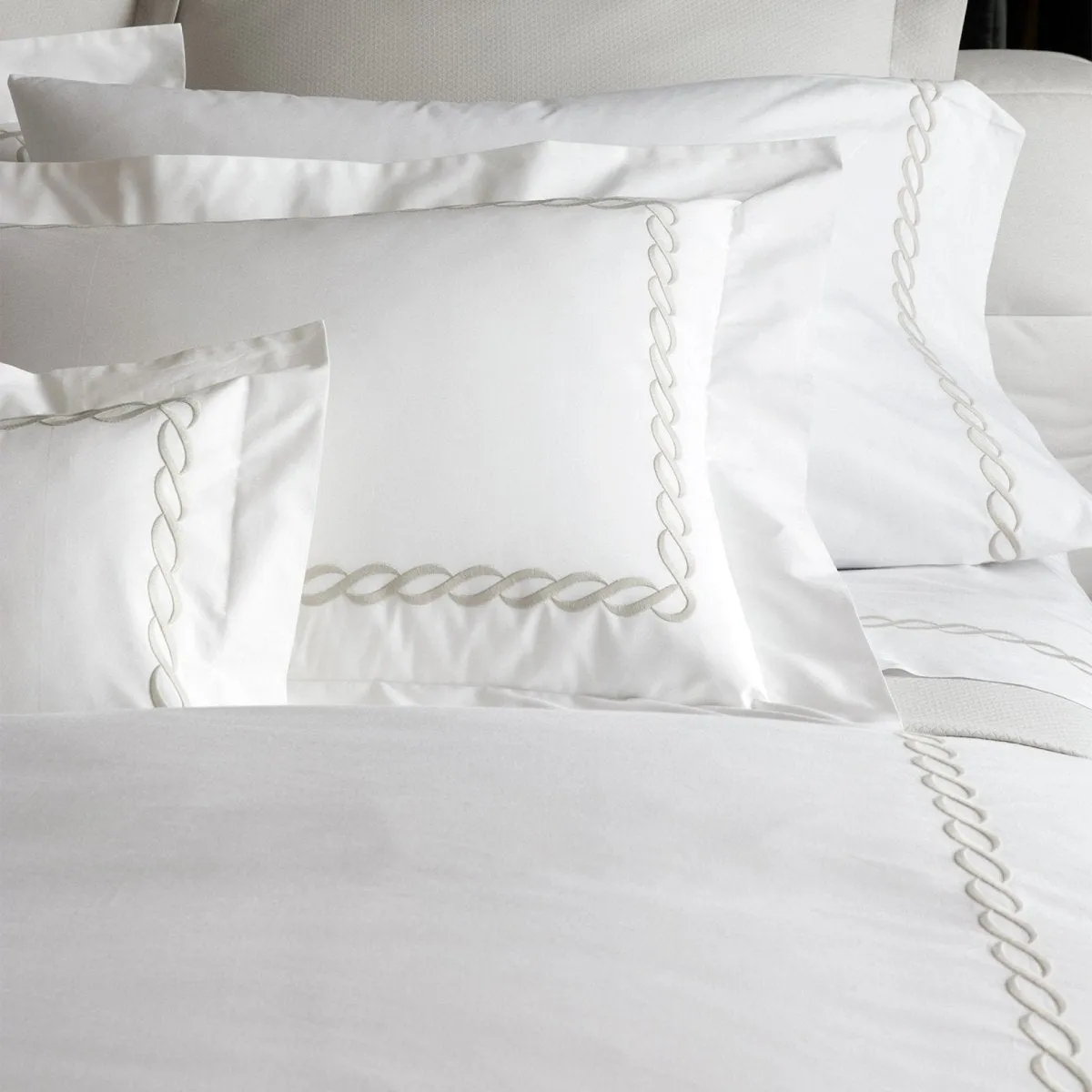 Classic Chain Embroidered Sheet Sets
