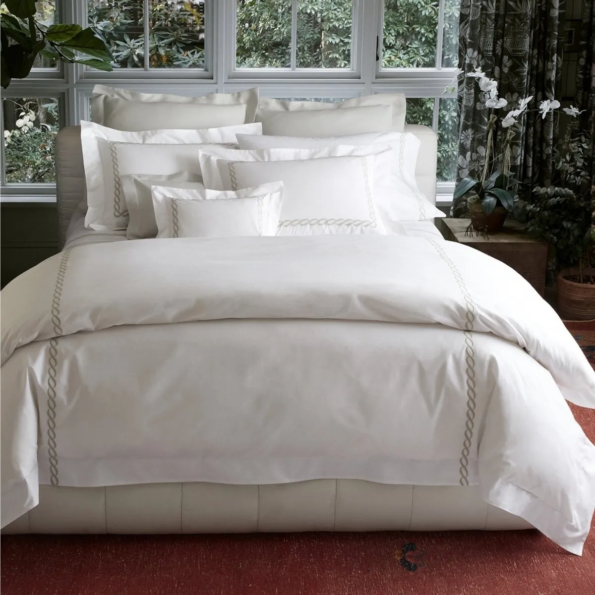 Classic Chain Embroidered Sheet Sets